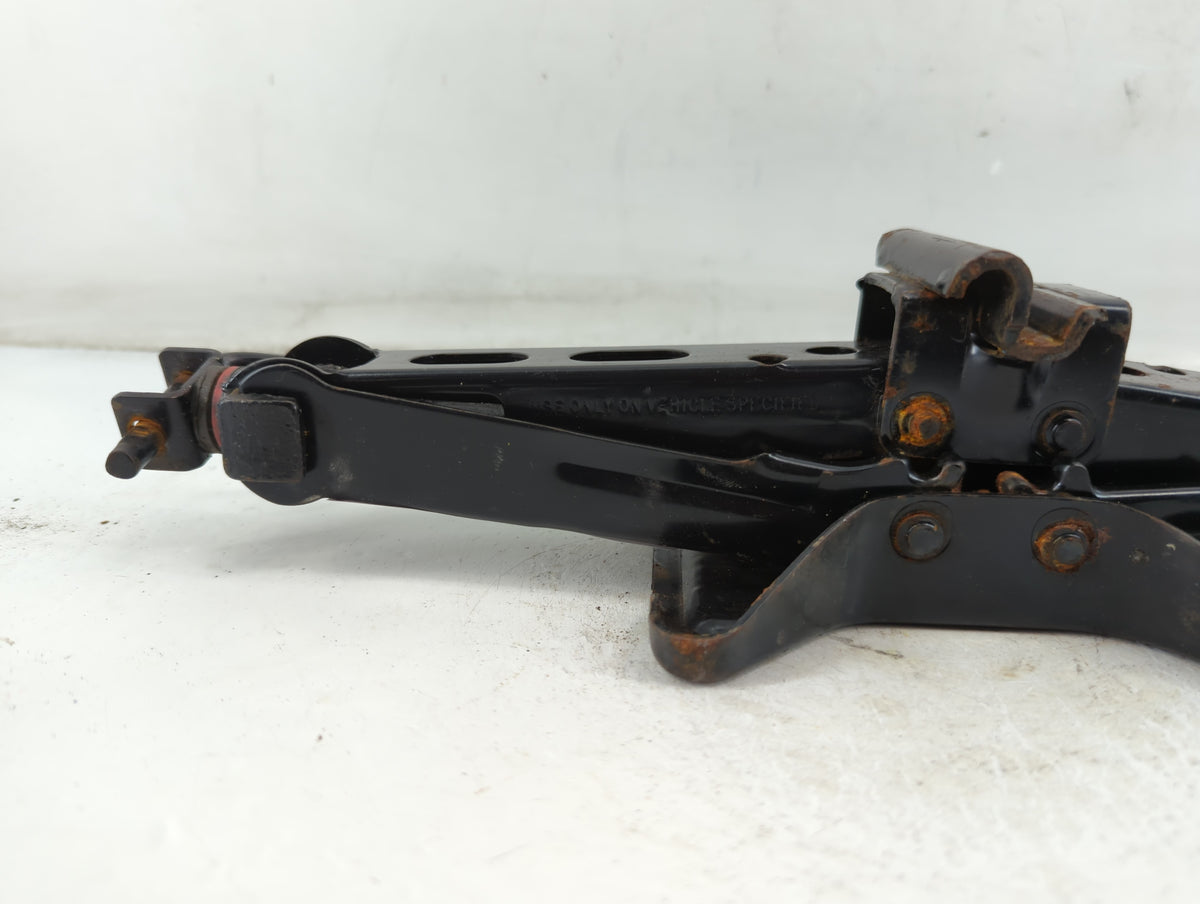 2005 Chevrolet Cavalier Spare Scissor Car Jack 886744 - Oemusedautoparts1.com