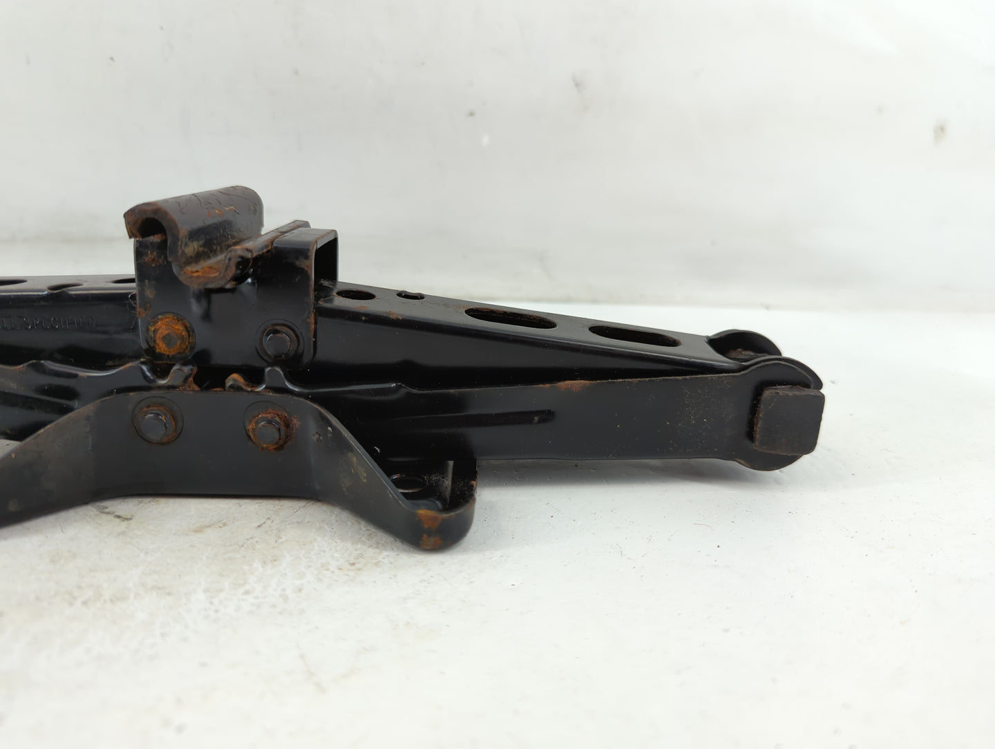 2005 Chevrolet Cavalier Spare Scissor Car Jack 886744 - Oemusedautoparts1.com