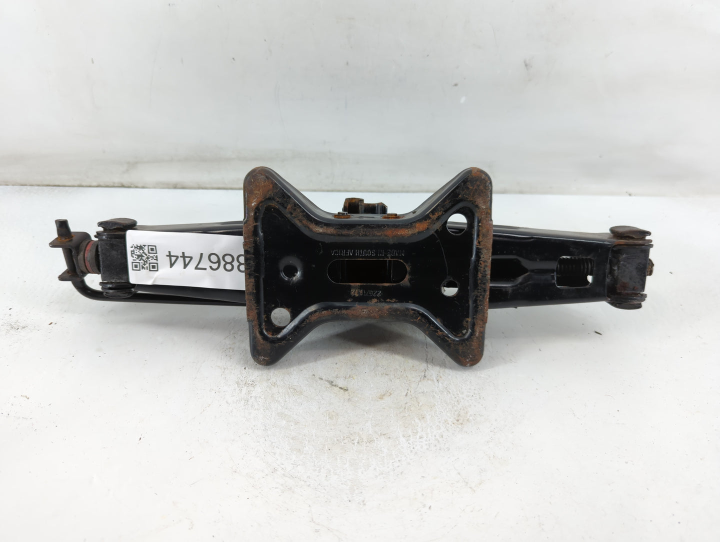 2005 Chevrolet Cavalier Spare Scissor Car Jack 886744 - Oemusedautoparts1.com