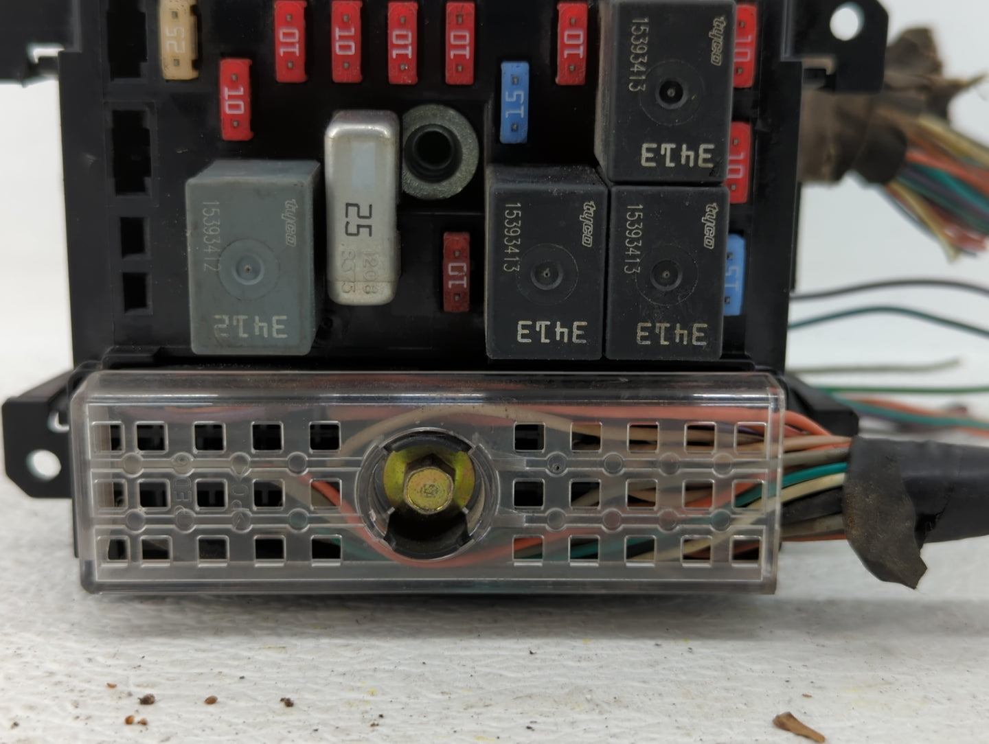 2005 Chevrolet Classic Fusebox Fuse Box Panel Relay Module P/N:10372892 Fits OEM Used Auto Parts - Oemusedautoparts1.com
