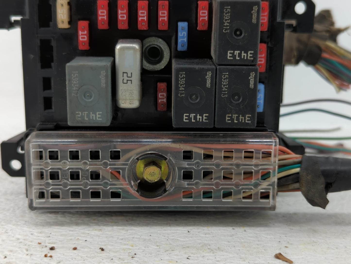 2005 Chevrolet Classic Fusebox Fuse Box Panel Relay Module P/N:10372892 Fits OEM Used Auto Parts - Oemusedautoparts1.com