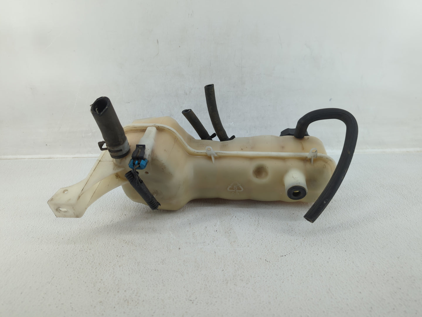 2005 Chevrolet Classic Radiator Coolant Overflow Expansion Tank Bottle - Oemusedautoparts1.com