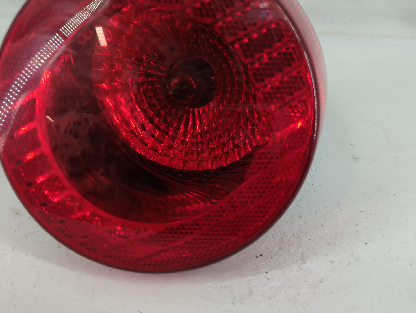 2005-2010 Chevrolet Cobalt Tail Light Assembly Passenger Right OEM P/N:16532532 A Fits Fits 2005 2006 2007 2008 2009 2010 OE