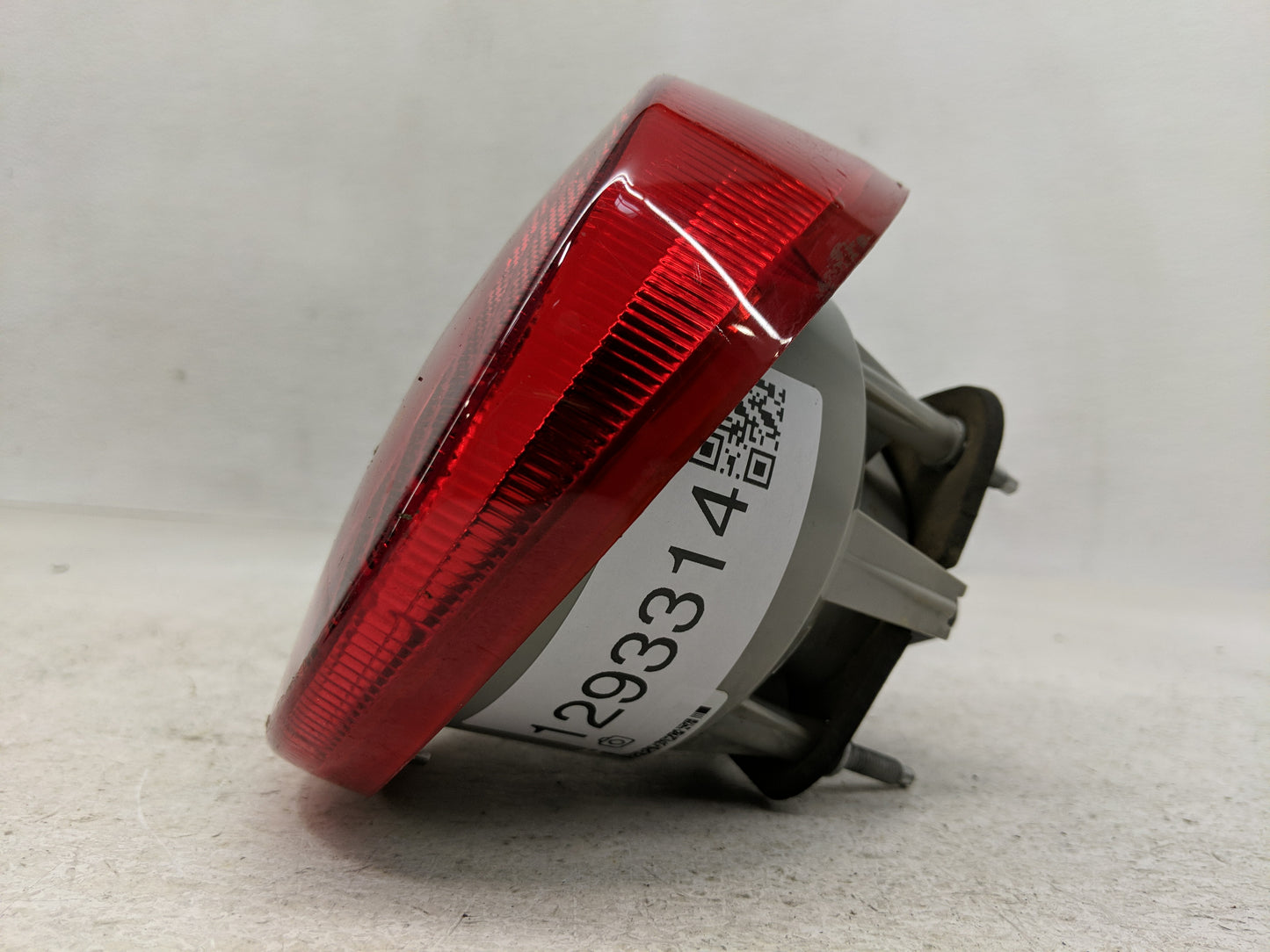 2005-2010 Chevrolet Cobalt Tail Light Assembly Passenger Right OEM P/N:16532532 A Fits Fits 2005 2006 2007 2008 2009 2010 OE