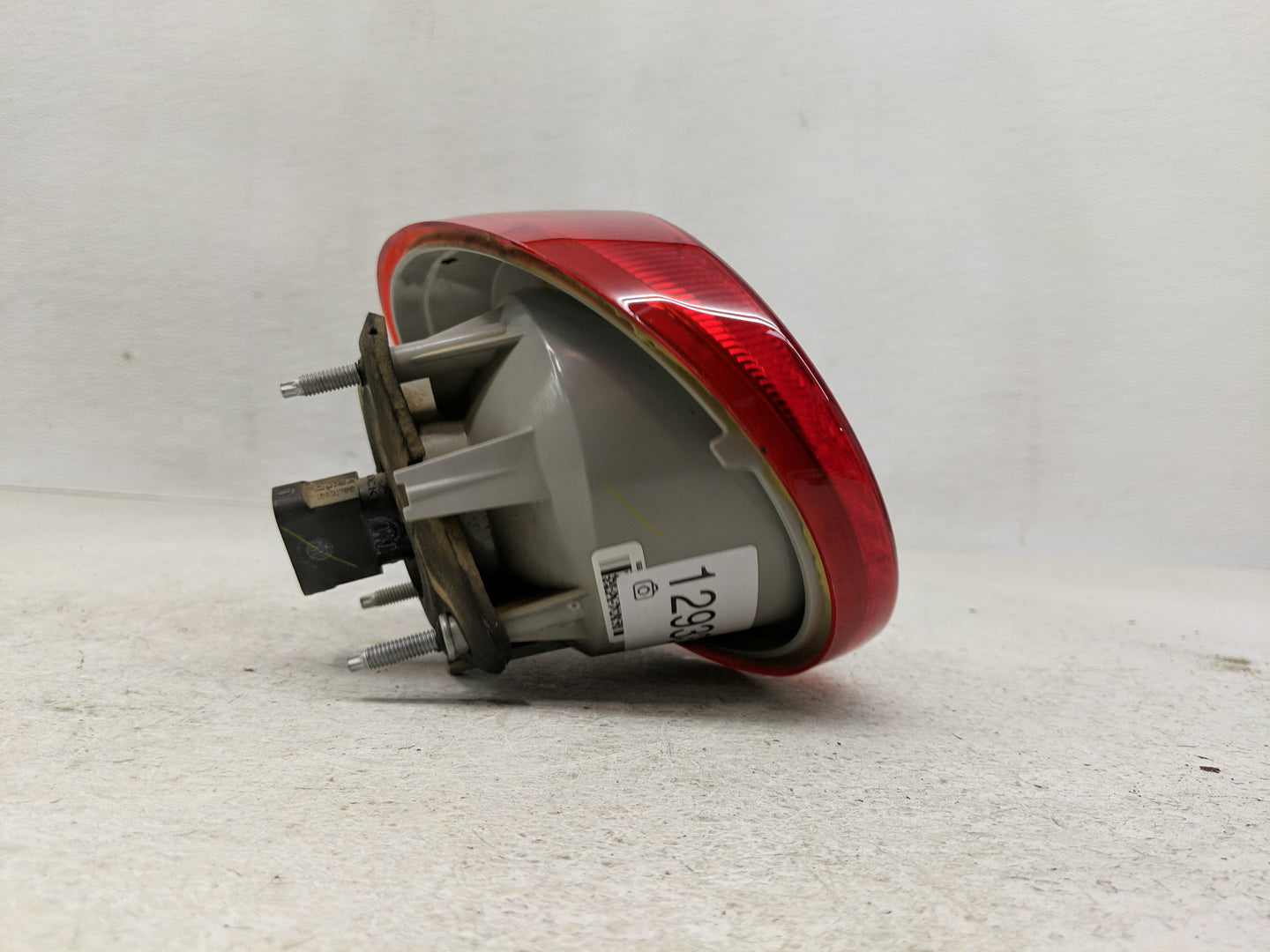2005-2010 Chevrolet Cobalt Tail Light Assembly Passenger Right OEM P/N:16532532 A Fits Fits 2005 2006 2007 2008 2009 2010 OE
