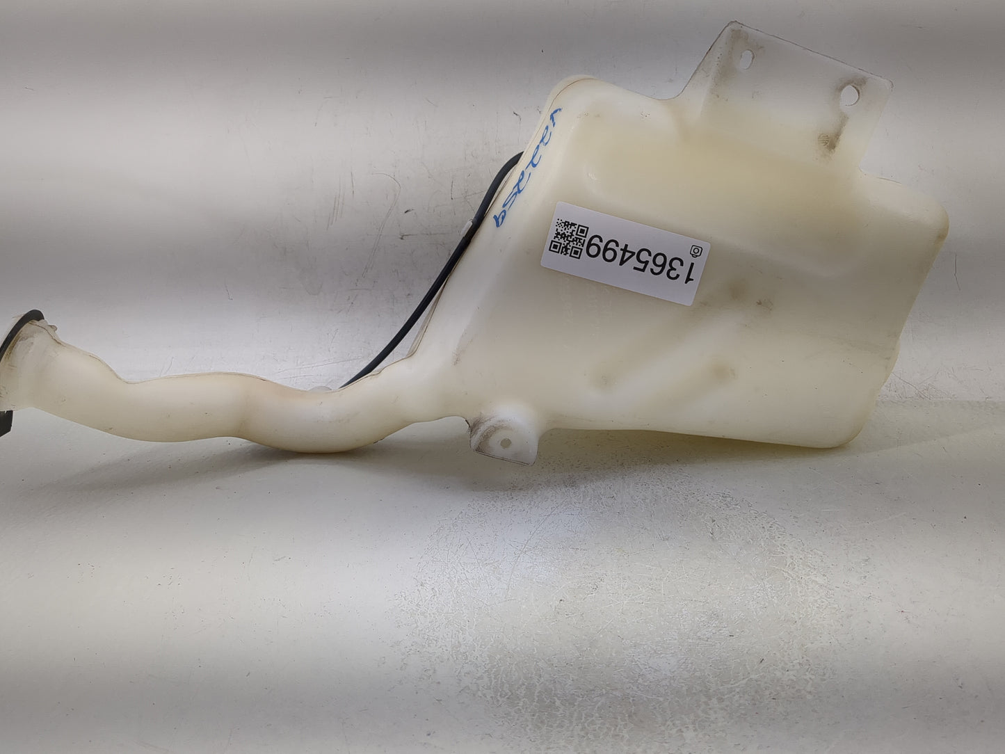 2005-2010 Chevrolet Cobalt Windshield Washer Fluid Reservoir Bottle Oem - Oemusedautoparts1.com