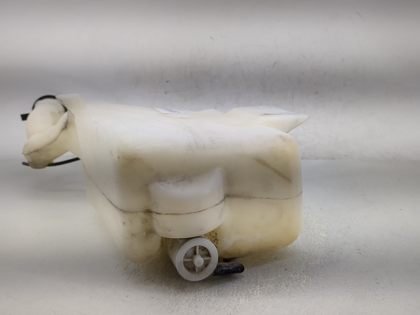 2005-2010 Chevrolet Cobalt Windshield Washer Fluid Reservoir Bottle Oem - Oemusedautoparts1.com