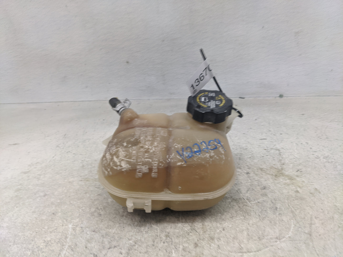2005 Chevrolet Cobalt Radiator Coolant Overflow Expansion Tank Bottle - Oemusedautoparts1.com
