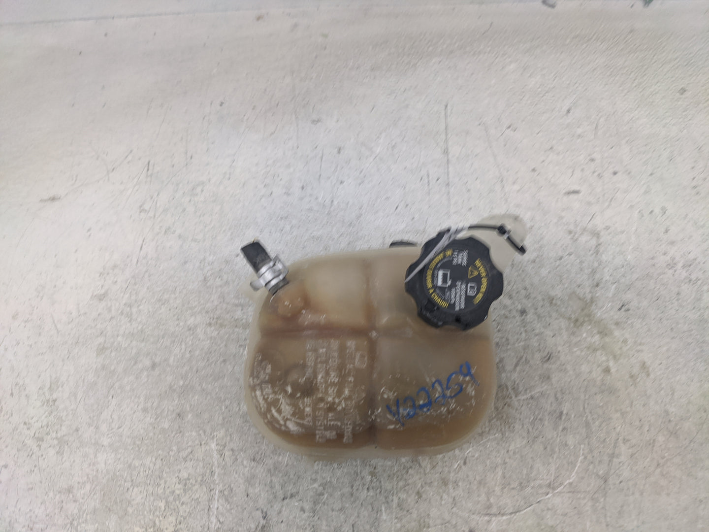 2005 Chevrolet Cobalt Radiator Coolant Overflow Expansion Tank Bottle 1367039 - Oemusedautoparts1.com