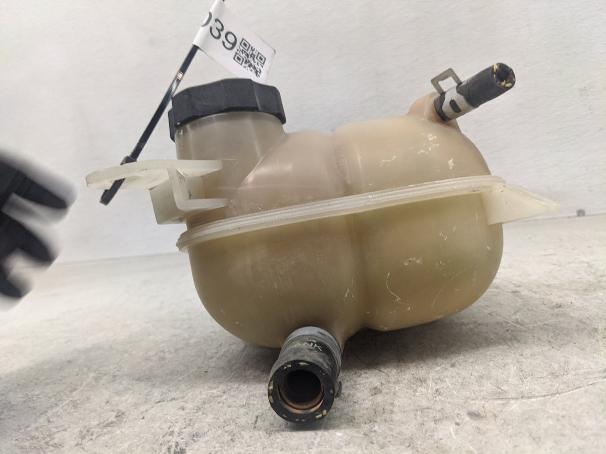 2005 Chevrolet Cobalt Radiator Coolant Overflow Expansion Tank Bottle 1367039 - Oemusedautoparts1.com