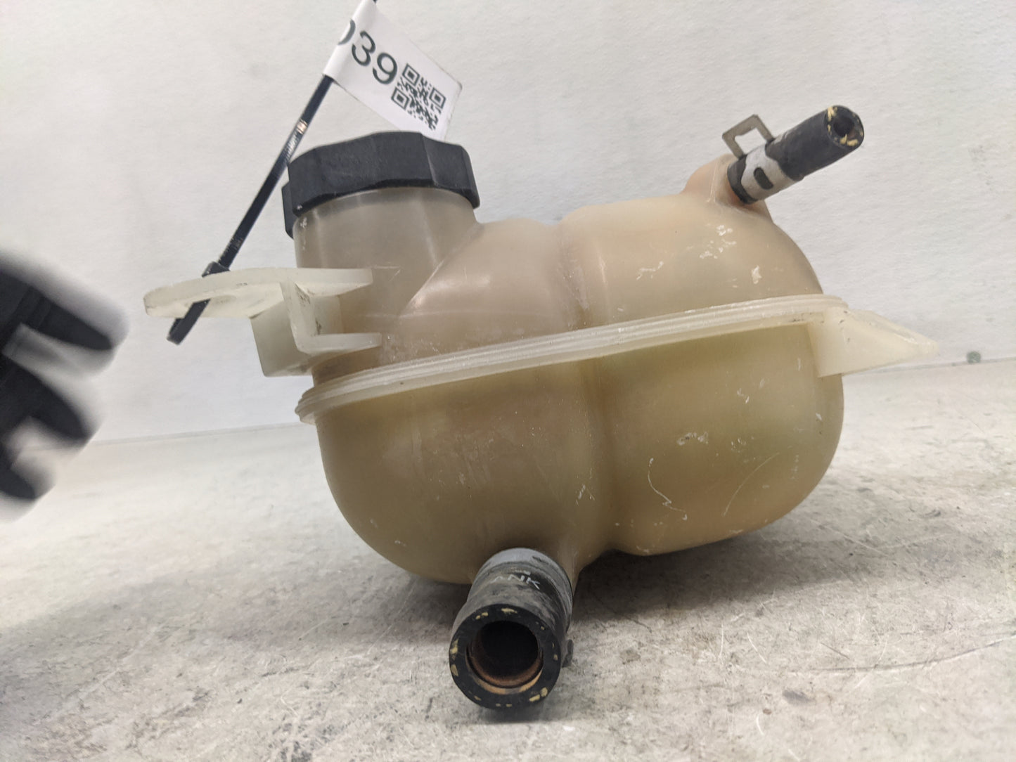 2005 Chevrolet Cobalt Radiator Coolant Overflow Expansion Tank Bottle 1367039 - Oemusedautoparts1.com