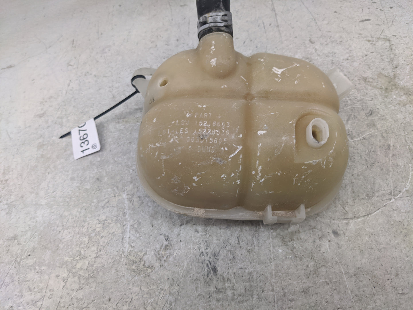 2005 Chevrolet Cobalt Radiator Coolant Overflow Expansion Tank Bottle 1367039 - Oemusedautoparts1.com