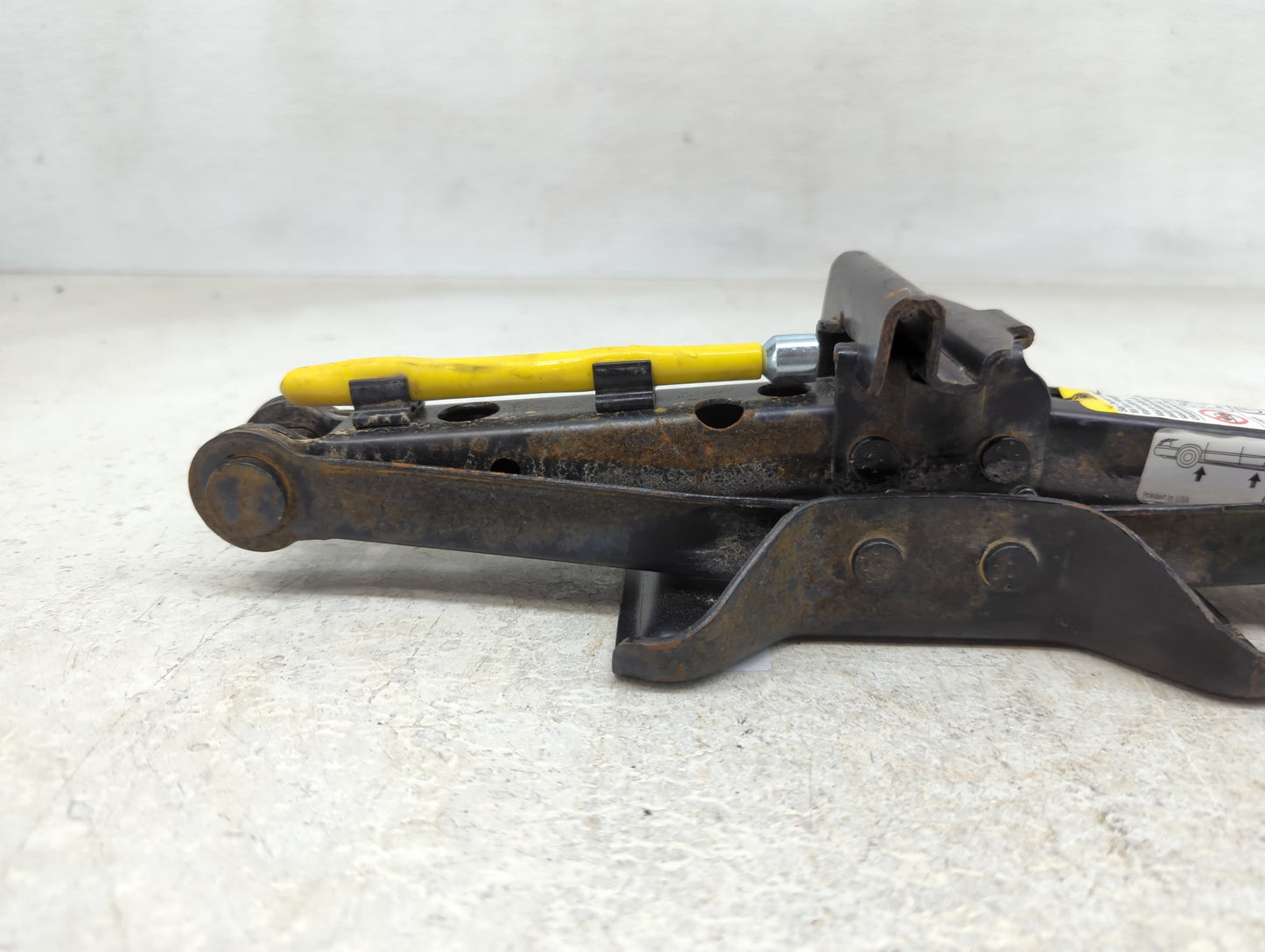 2005 Chevrolet Cobalt Spare Scissor Car Jack - Oemusedautoparts1.com