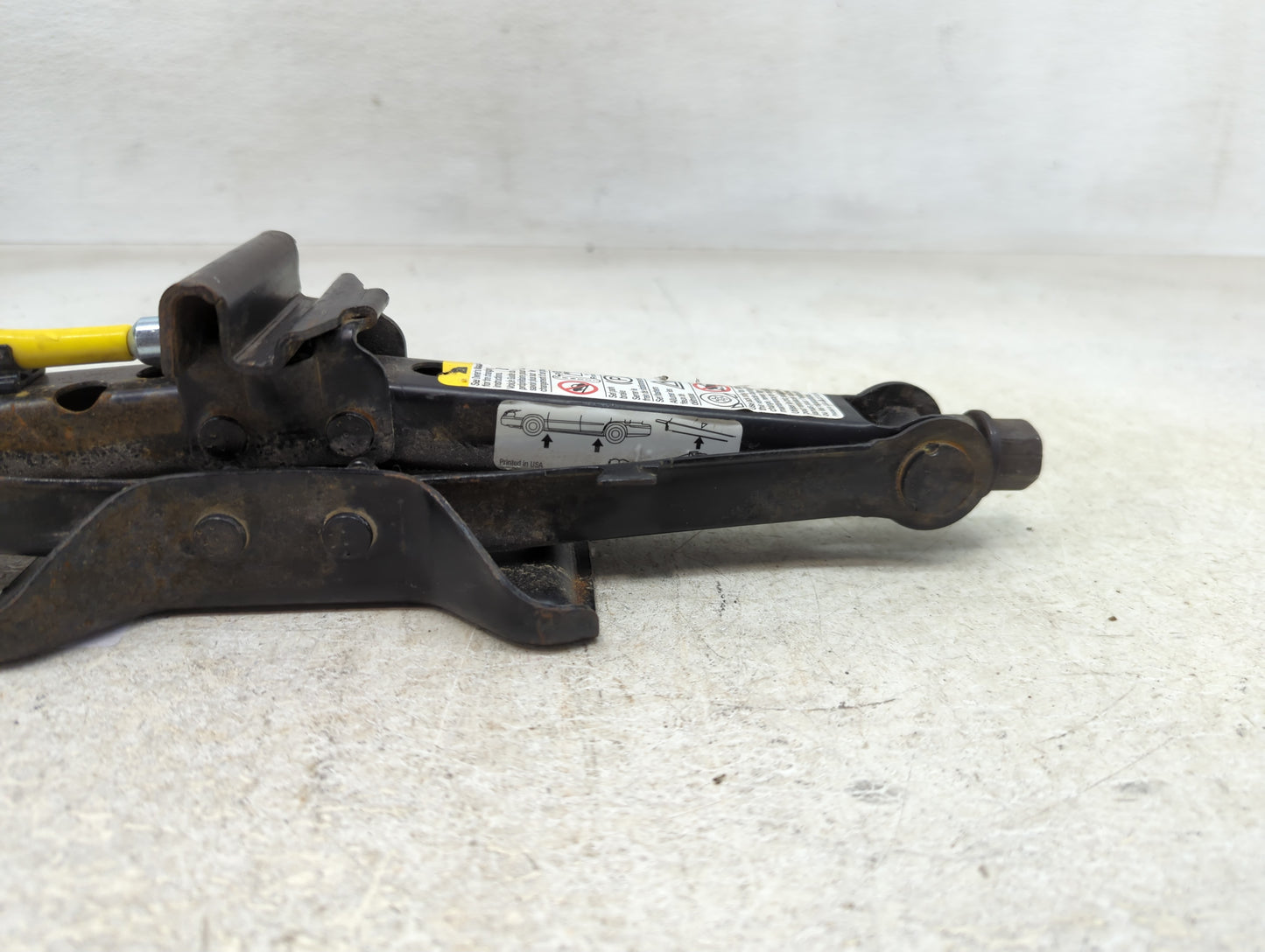 2005 Chevrolet Cobalt Spare Scissor Car Jack - Oemusedautoparts1.com