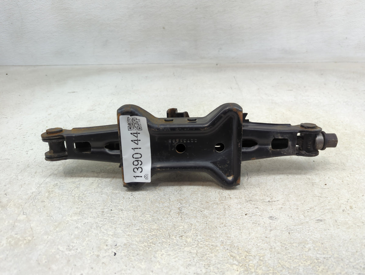 2005 Chevrolet Cobalt Spare Scissor Car Jack - Oemusedautoparts1.com