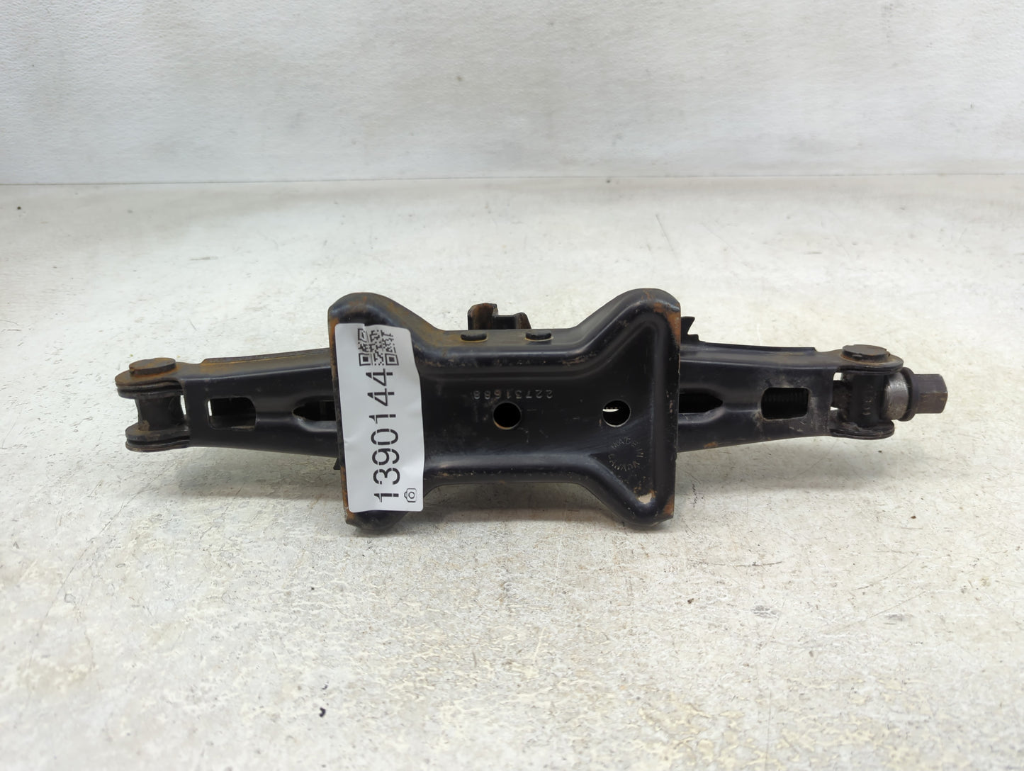 2005 Chevrolet Cobalt Spare Scissor Car Jack - Oemusedautoparts1.com