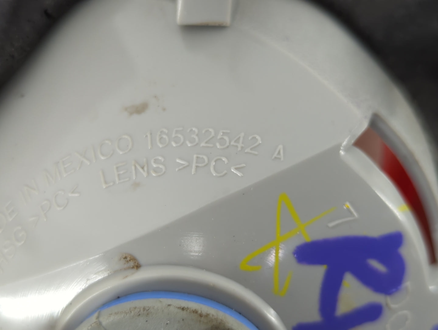 2005-2010 Chevrolet Cobalt Tail Light Assembly Passenger Right OEM P/N:16532542 25998288 Fits Fits 2005 2006 2007 2008 2009 