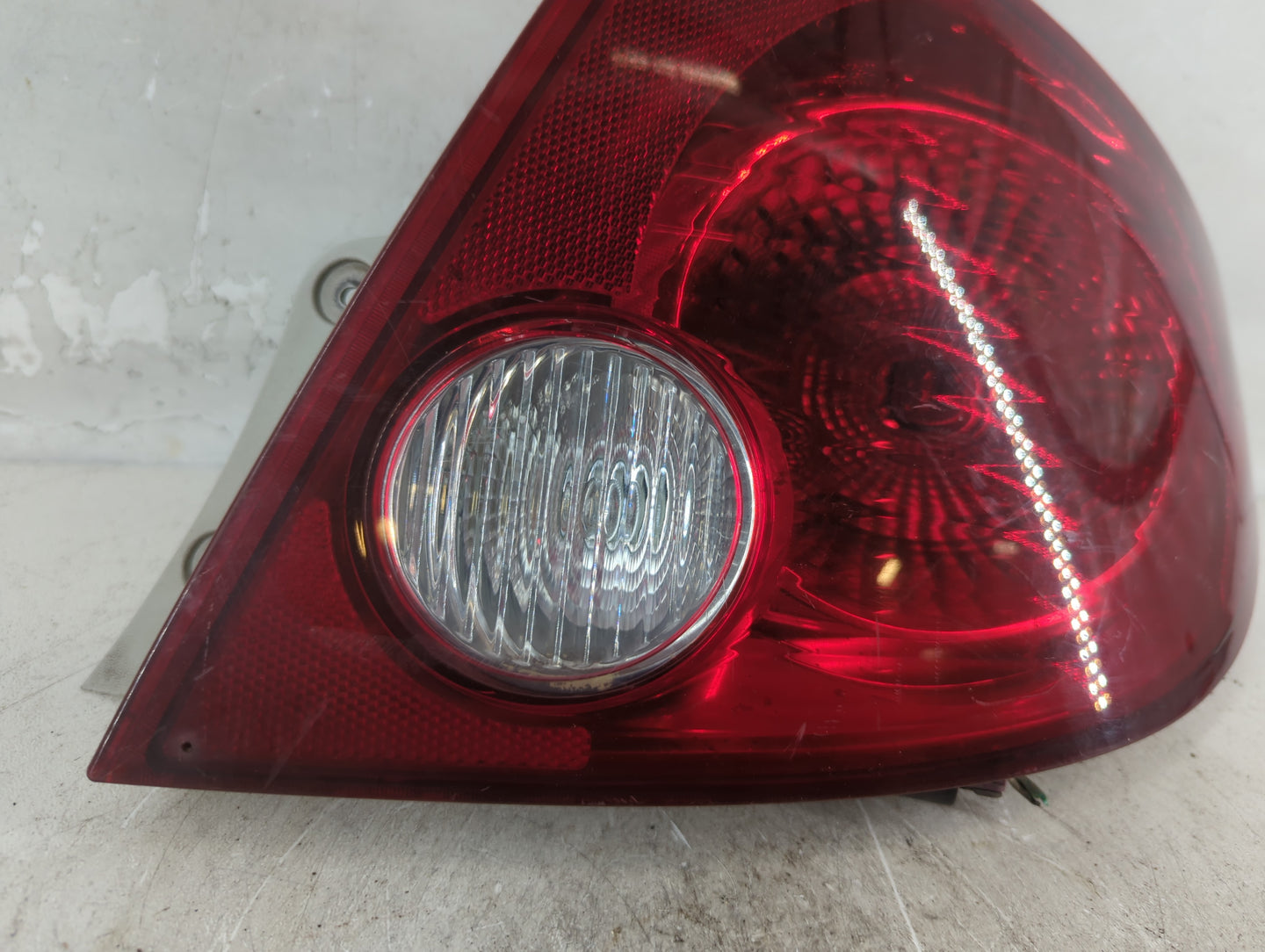 2005-2010 Chevrolet Cobalt Tail Light Assembly Passenger Right OEM P/N:15219385 Fits Fits 2005 2006 2007 2008 2009 2010 OEM 