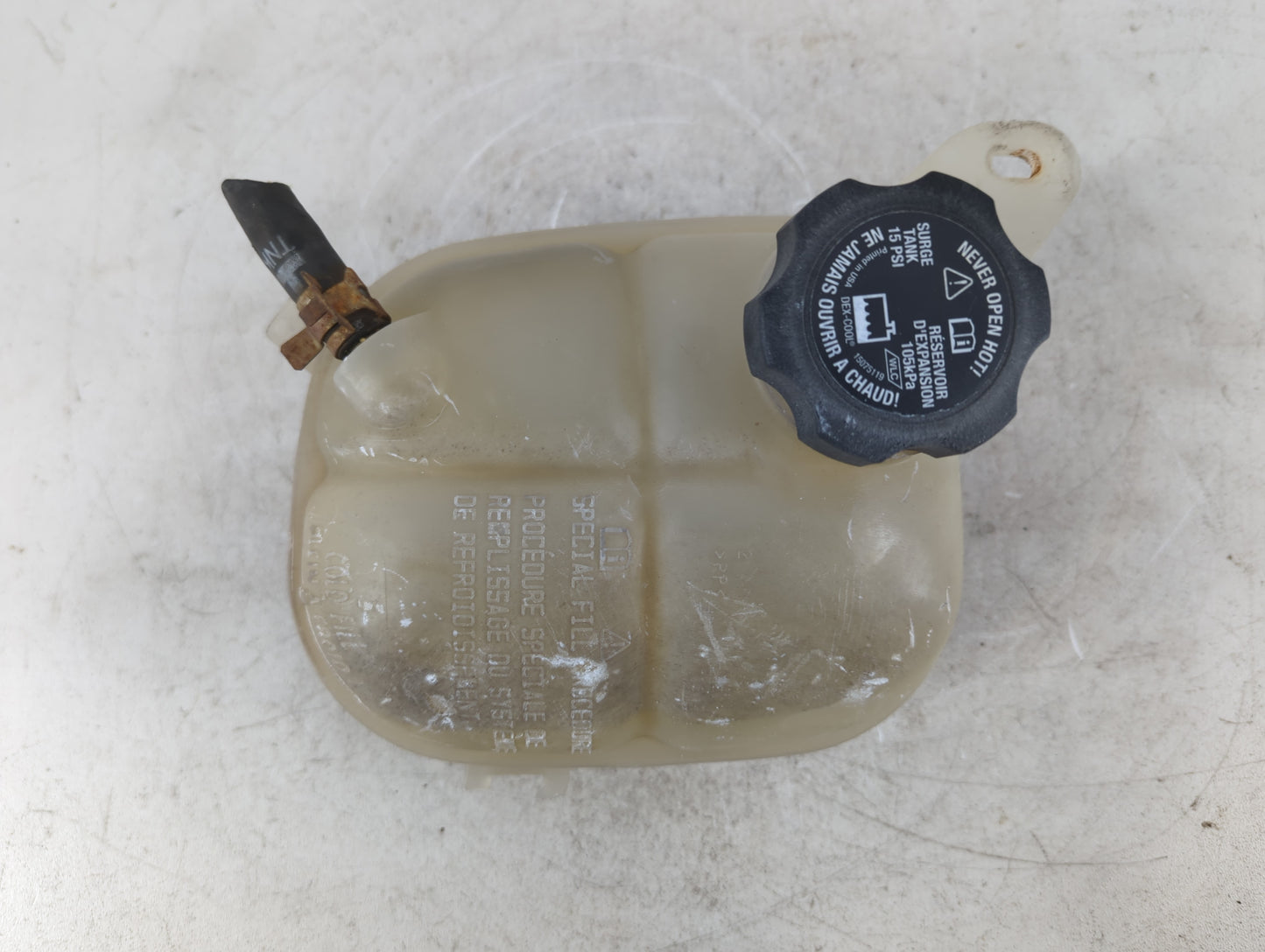 2005 Chevrolet Cobalt Radiator Coolant Overflow Expansion Tank Bottle - Oemusedautoparts1.com