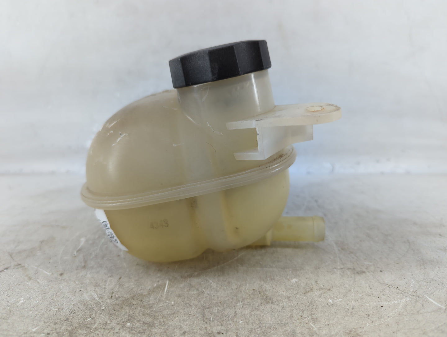 2005 Chevrolet Cobalt Radiator Coolant Overflow Expansion Tank Bottle - Oemusedautoparts1.com