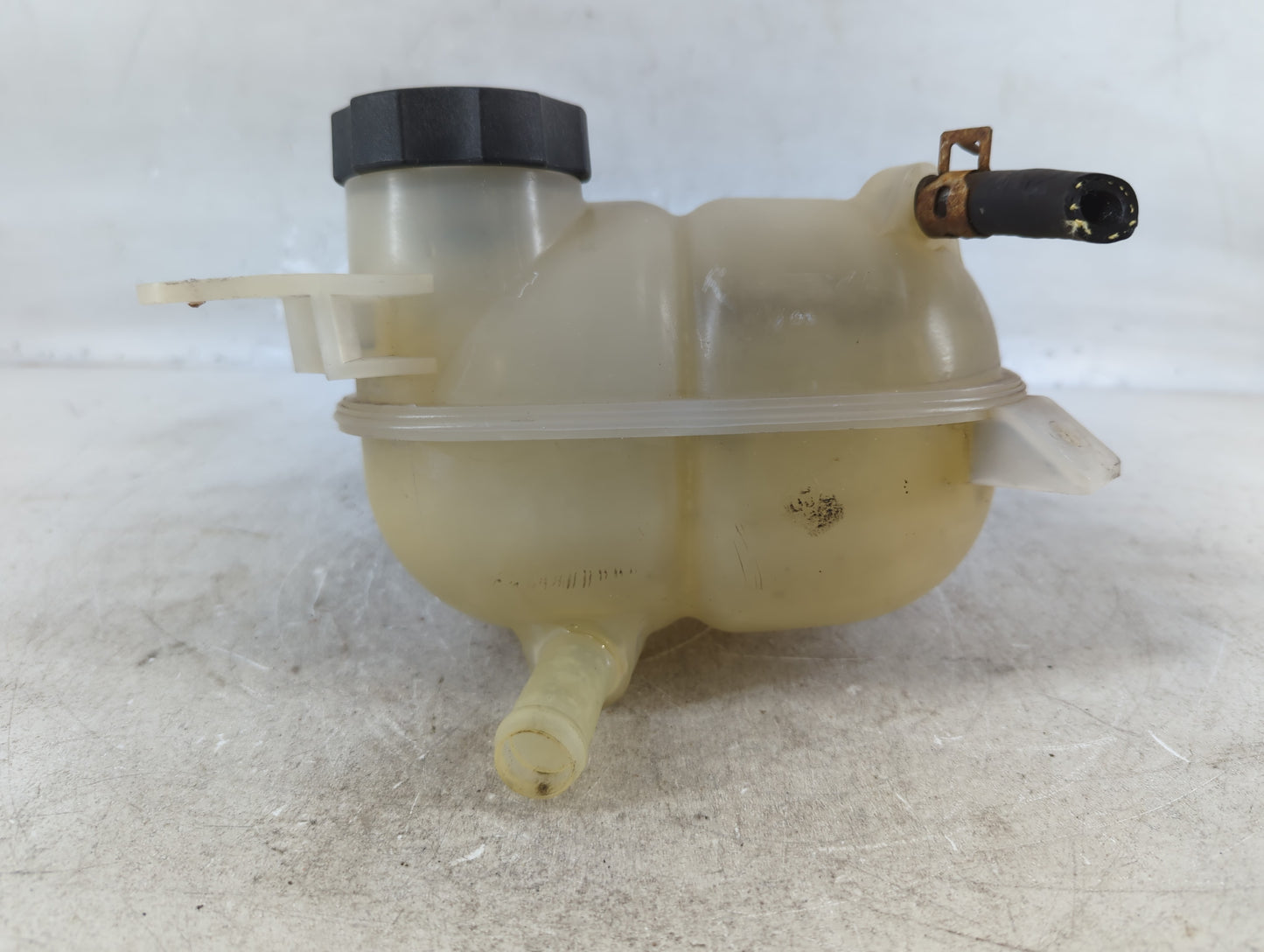 2005 Chevrolet Cobalt Radiator Coolant Overflow Expansion Tank Bottle - Oemusedautoparts1.com