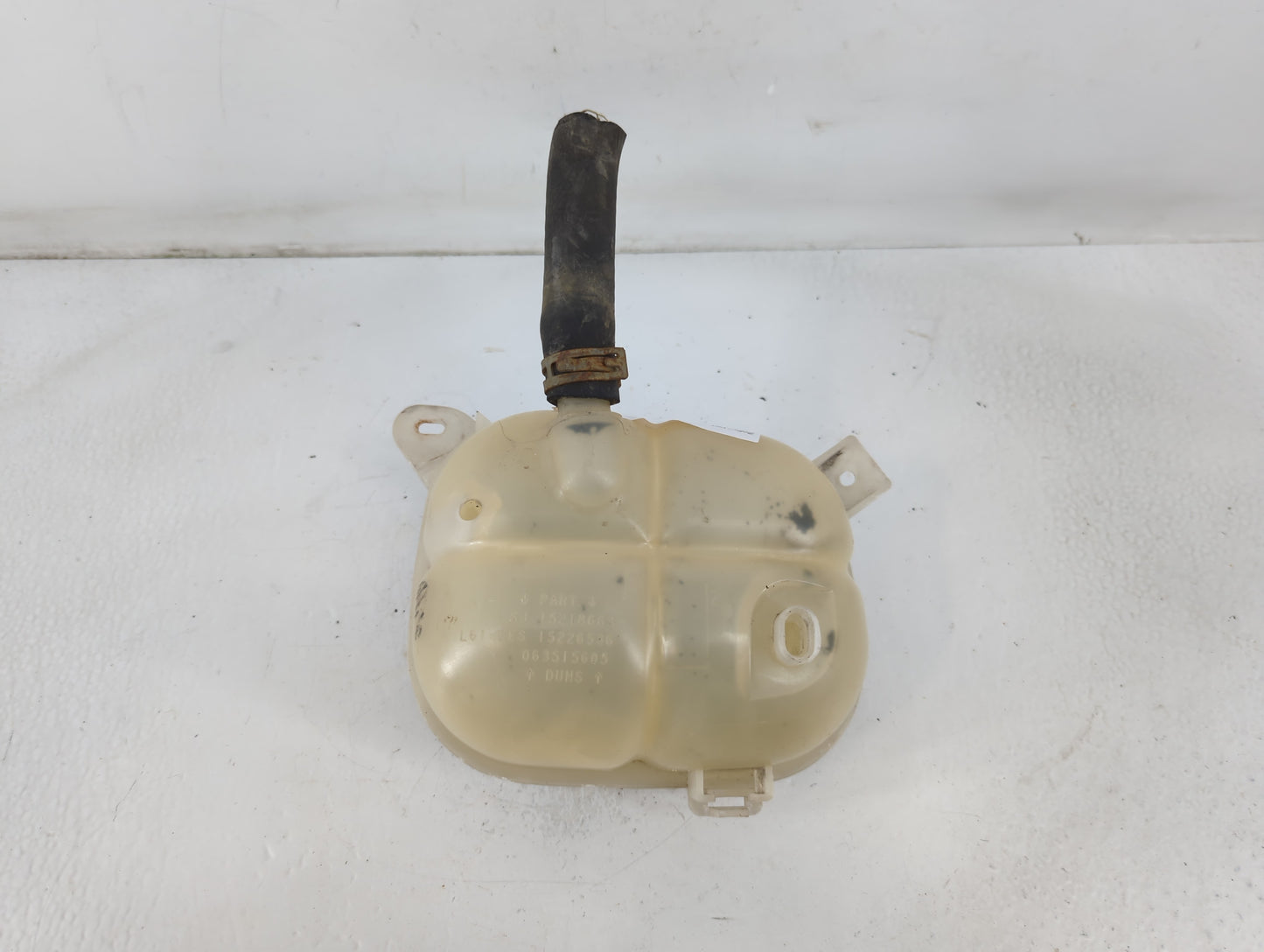 2005 Chevrolet Cobalt Radiator Coolant Overflow Expansion Tank Bottle - Oemusedautoparts1.com