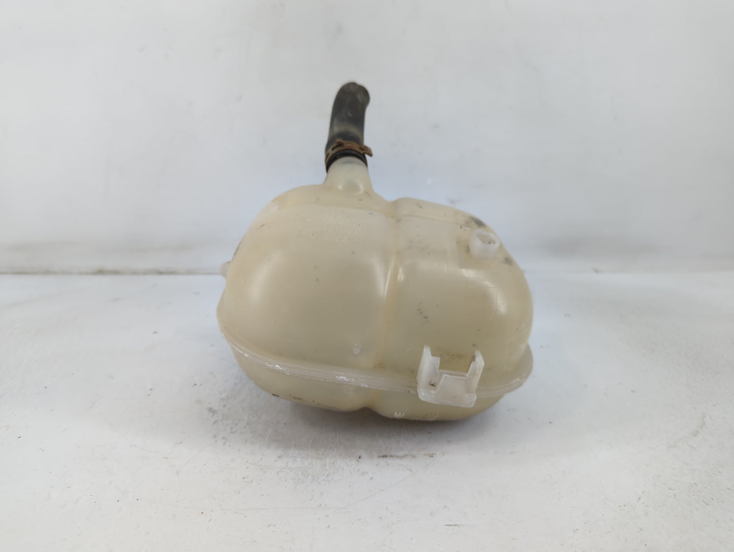 2005 Chevrolet Cobalt Radiator Coolant Overflow Expansion Tank Bottle - Oemusedautoparts1.com