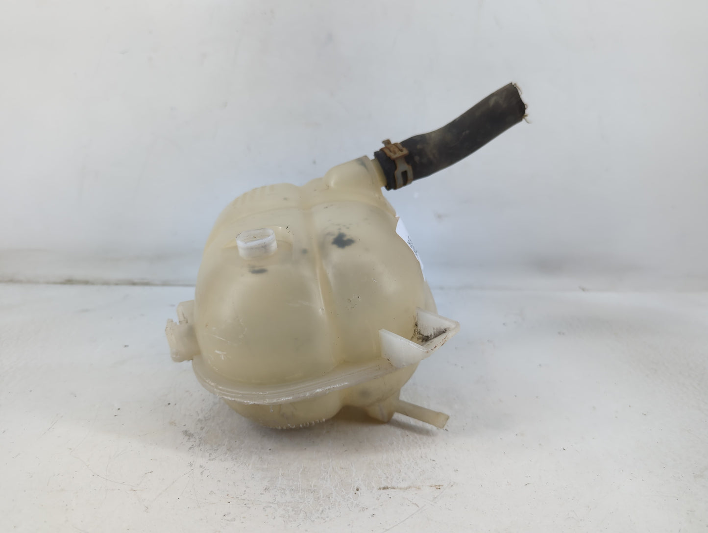 2005 Chevrolet Cobalt Radiator Coolant Overflow Expansion Tank Bottle - Oemusedautoparts1.com