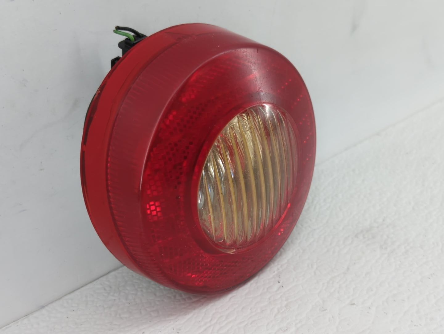 2005 Chevrolet Cobalt Tail Light Assembly Driver Left OEM P/N:15532541 16532531, 20861473 Fits Fits 2006 2007 2008 2009 2010