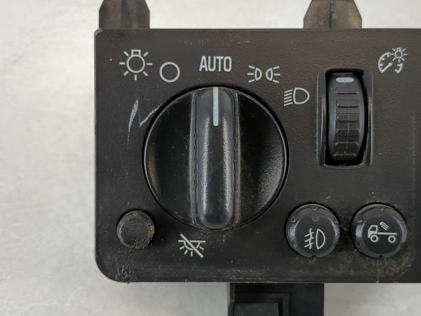 2005 Chevrolet Colorado Headlight Head Light Switch Lamp Control - Oemusedautoparts1.com