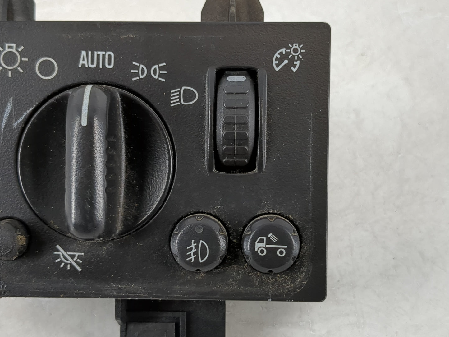 2005 Chevrolet Colorado Headlight Head Light Switch Lamp Control - Oemusedautoparts1.com