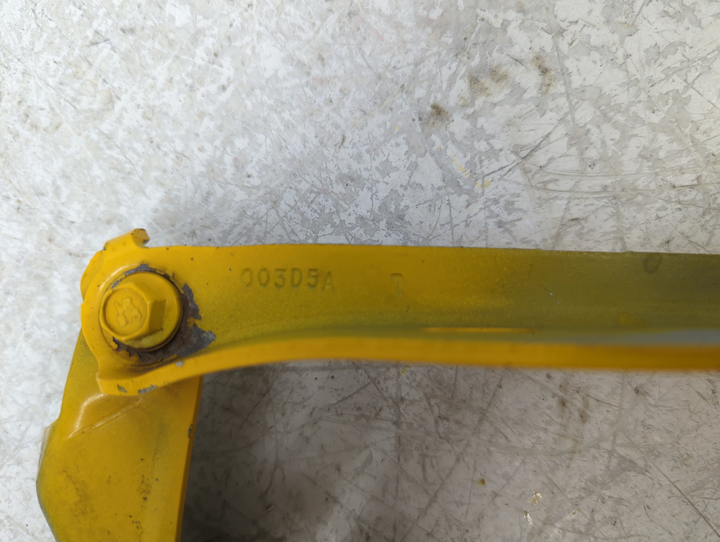 2005 Chevrolet Colorado Driver Left Hood Hinge - Oemusedautoparts1.com