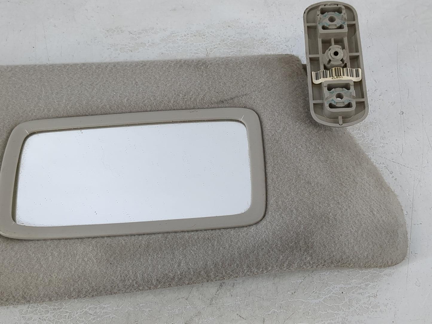 2004-2005 Chevrolet Colorado Sun Visor Shade Replacement Passenger Right Mirror Fits Fits 2004 2005 OEM Used Auto Parts - Oe