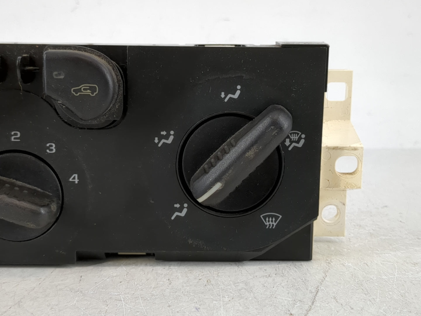 2004-2012 Chevrolet Colorado Climate Control Module Temperature AC/Heater Replacement Fits OEM Used Auto Parts - Oemusedauto