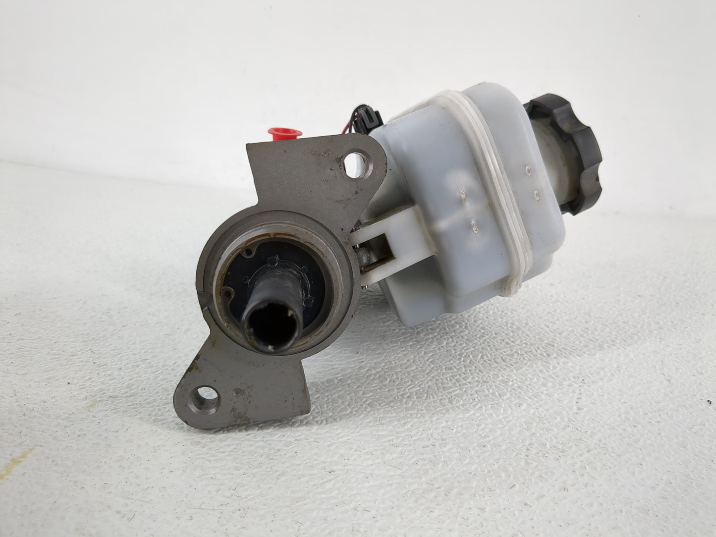 2004-2008 Chevrolet Colorado Brake Master Cylinder - Oemusedautoparts1.com