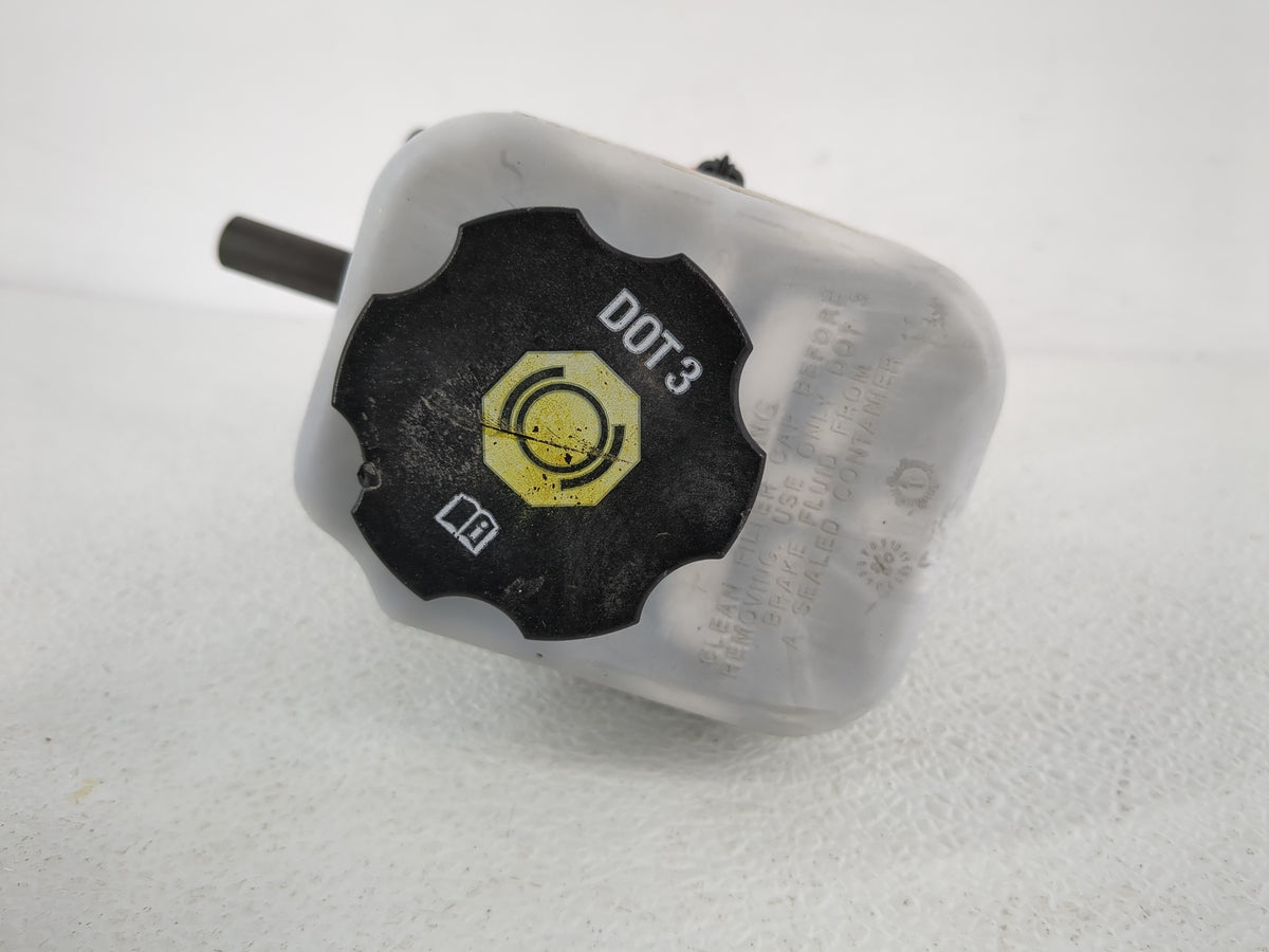2004-2008 Chevrolet Colorado Brake Master Cylinder 1088397 - Oemusedautoparts1.com