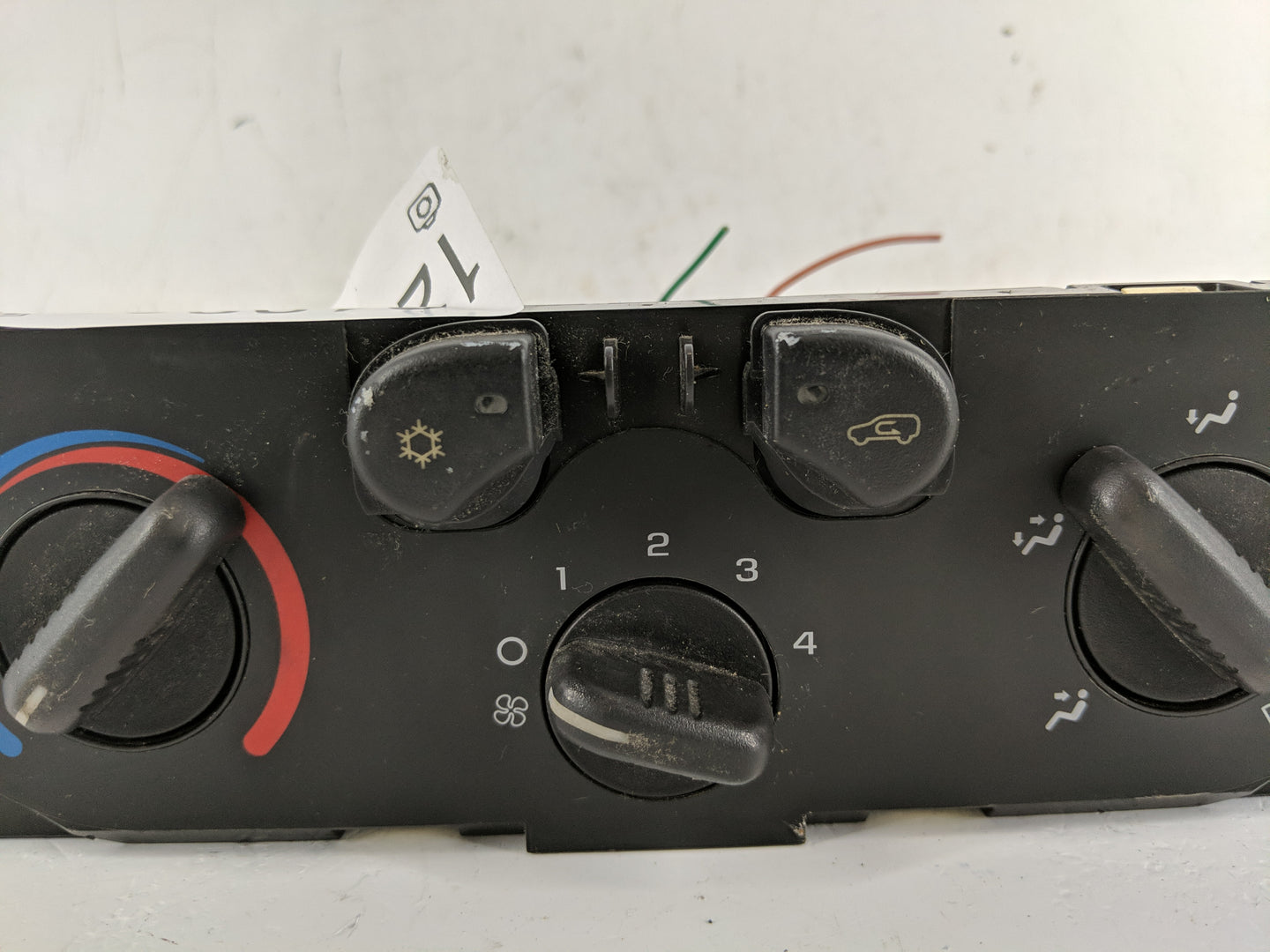 2004-2012 Chevrolet Colorado Climate Control Module Temperature AC/Heater Replacement P/N:15221922 Fits OEM Used Auto Parts 