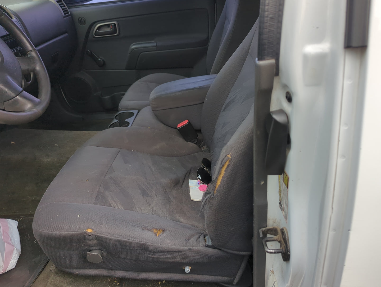 2004-2005 Chevrolet Colorado Driver Front Seat Oem - Oemusedautoparts1.com