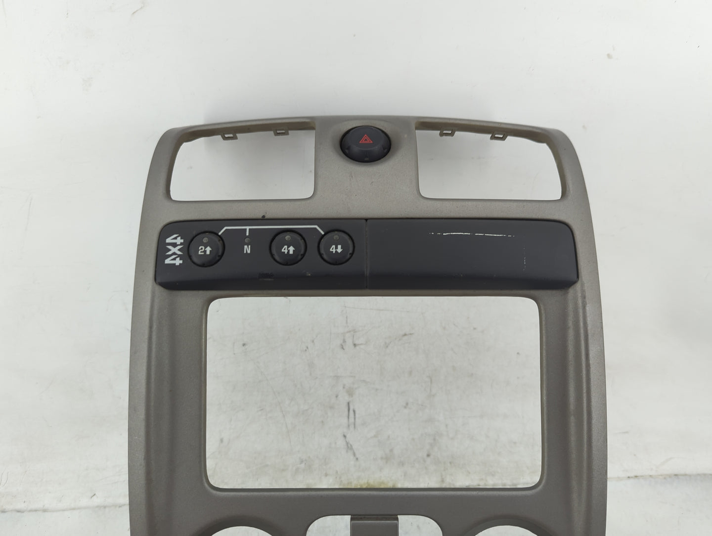 2005 Chevrolet Colorado Information Radio Display Screen Bezel Vents - Oemusedautoparts1.com