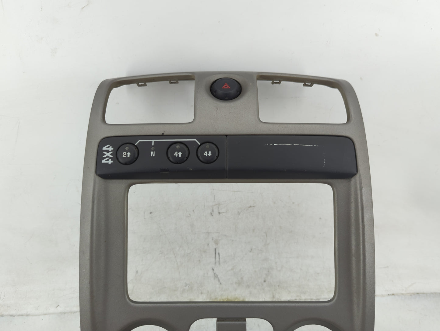 2005 Chevrolet Colorado Information Radio Display Screen Bezel Vents - Oemusedautoparts1.com