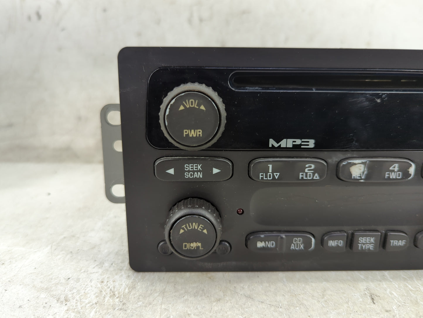 2005-2012 Chevrolet Colorado Radio AM FM Cd Player Receiver Replacement P/N:15216905 Fits OEM Used Auto Parts - Oemusedautop