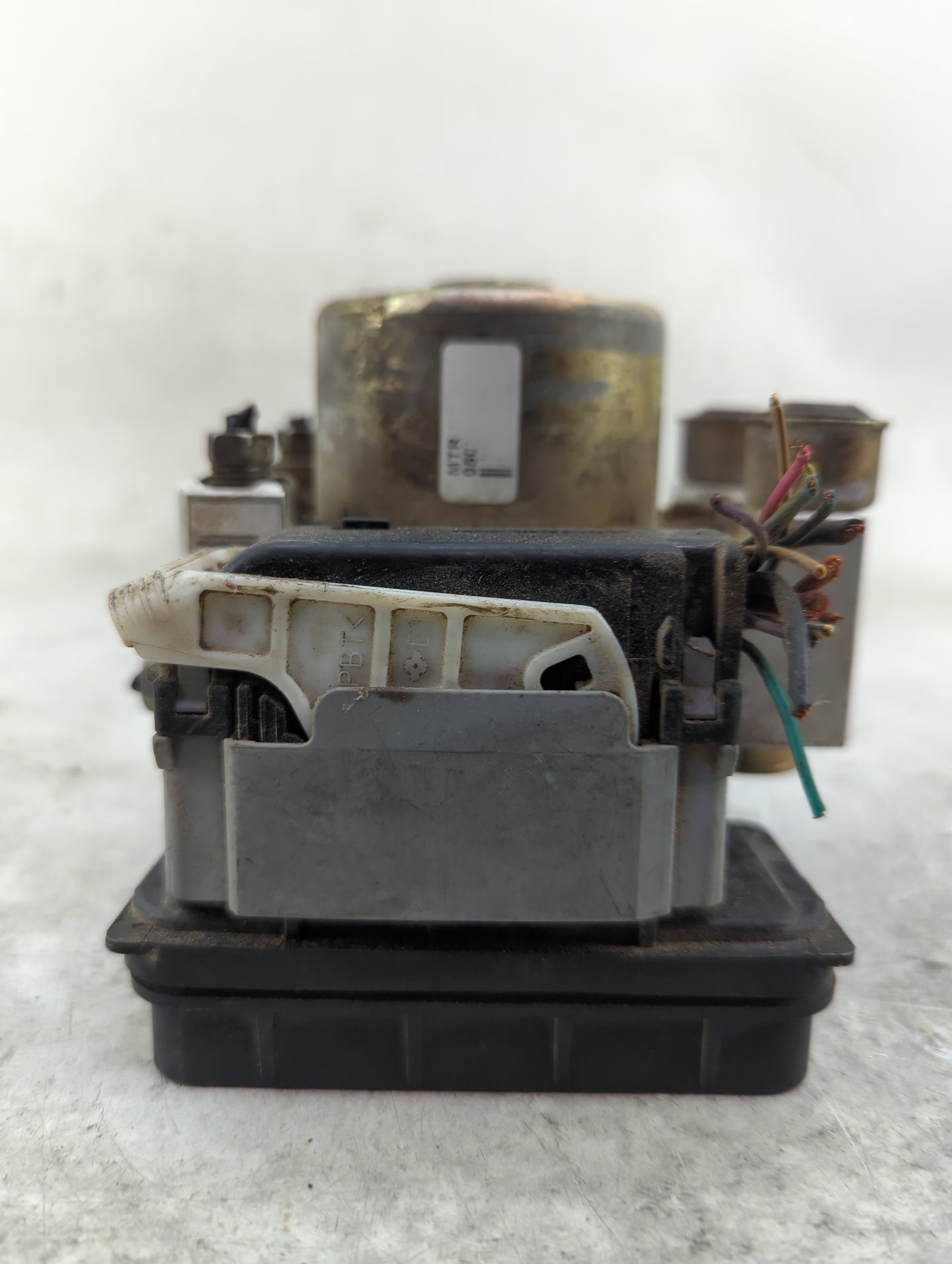 2004-2005 Chevrolet Colorado ABS Pump Control Module Replacement P/N:GM10-4917-1 Fits Fits 2004 2005 OEM Used Auto Parts - O