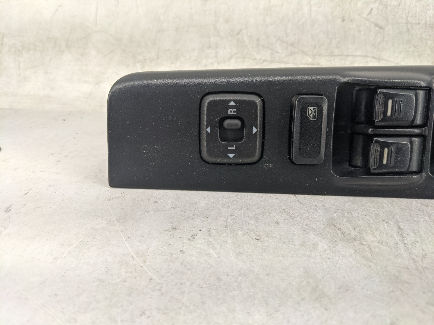 2004-2012 Chevrolet Colorado Master Power Window Switch Replacement Driver Side Left P/N:517317 Fits OEM Used Auto Parts - O