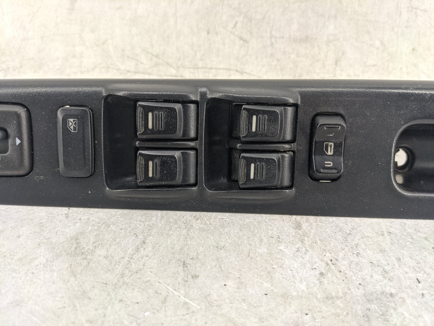 2004-2012 Chevrolet Colorado Master Power Window Switch Replacement Driver Side Left P/N:517317 Fits OEM Used Auto Parts - O