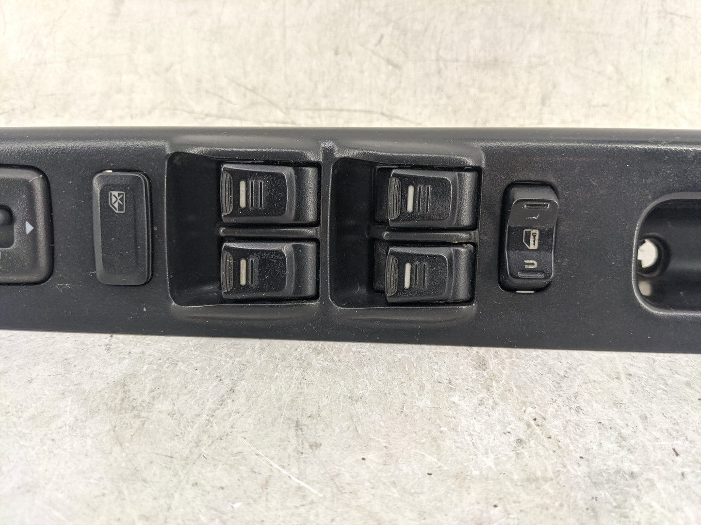 2004-2012 Chevrolet Colorado Master Power Window Switch Replacement Driver Side Left P/N:517317 Fits OEM Used Auto Parts - O