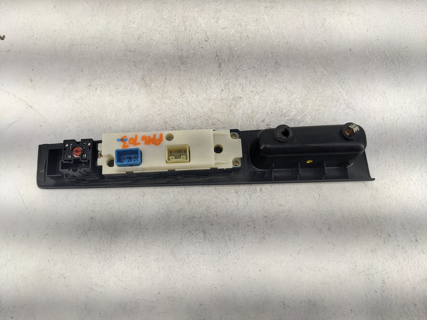 2004-2012 Chevrolet Colorado Master Power Window Switch Replacement Driver Side Left P/N:517317 Fits OEM Used Auto Parts - O