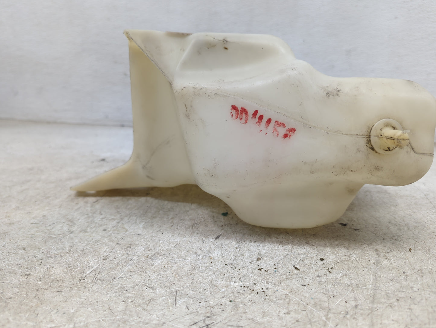 2005 Chevrolet Colorado Windshield Washer Fluid Reservoir Bottle Oem - Oemusedautoparts1.com