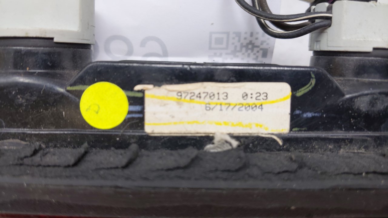 2005 Chevrolet Colorado Third Brake Light Tail Light P/N:97247013 Fits OEM Used Auto Parts - Oemusedautoparts1.com