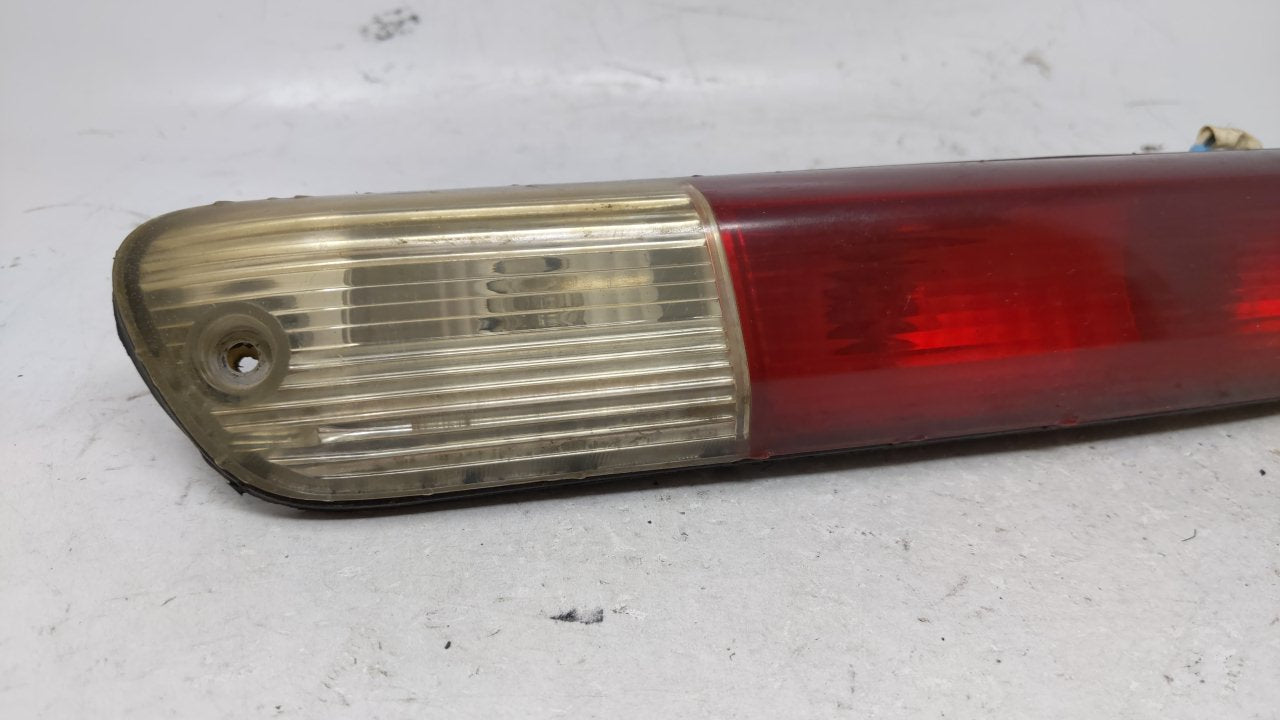 2005 Chevrolet Colorado Third Brake Light Tail Light P/N:97247013 Fits OEM Used Auto Parts - Oemusedautoparts1.com