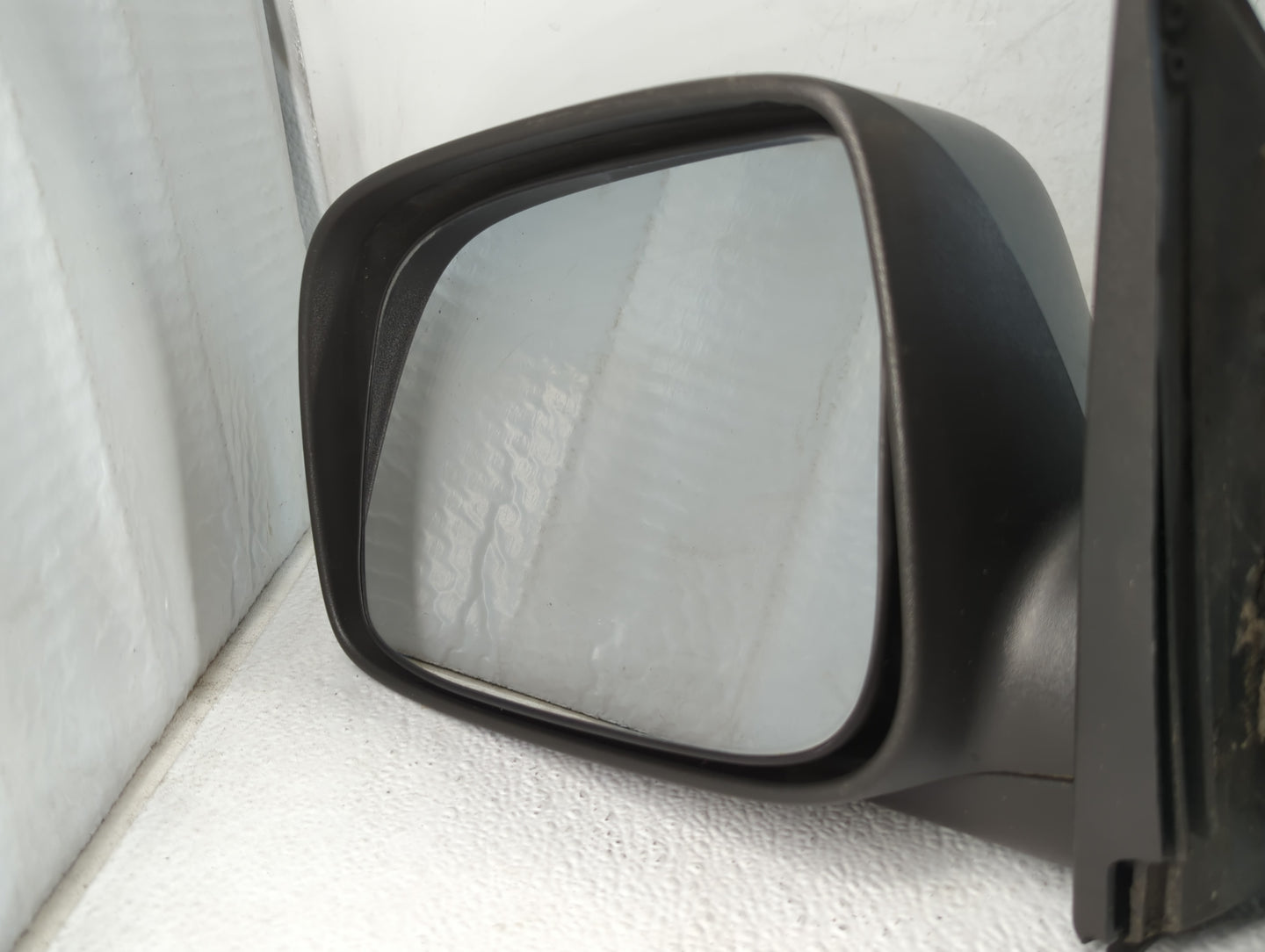2004-2012 Chevrolet Colorado Driver Side View Mirror - Left Door Mirror OEM Used - Oemusedautoparts1.com